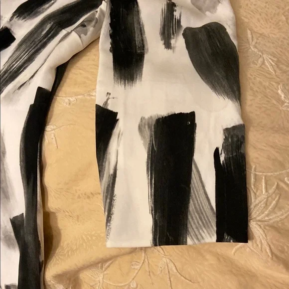 Abstract Black and White Women's Top - Picture 6 of 8